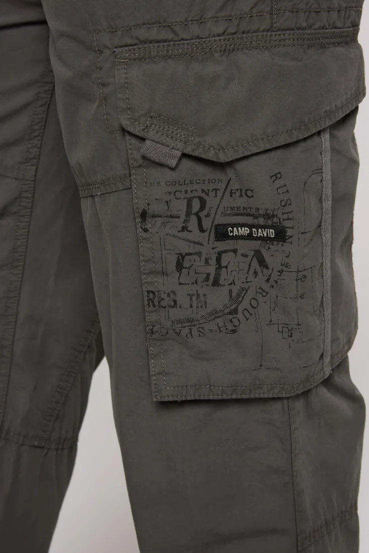 CAMP DAVID & SOCCX Leichte Cargohose mit Label Prints mud Hot