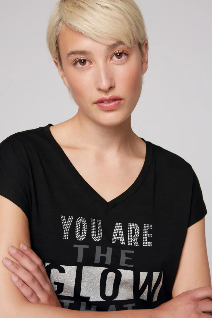 CAMP DAVID & SOCCX Shirt mit V-Ausschnitt und Wording Print black Hot